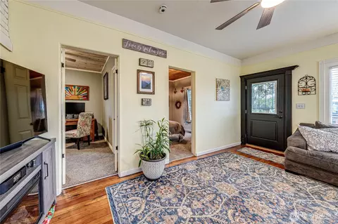 Entry Way - 1116 E Marine View Dr, Everett, WA 98201 photo 2 of 3