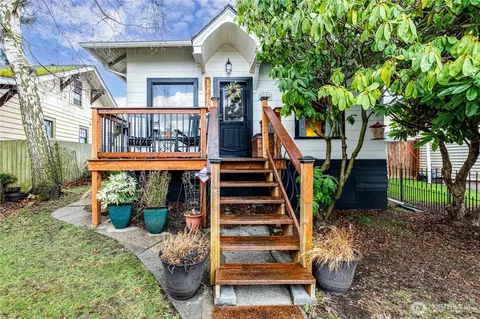 1116 E Marine View Dr, Everett, WA 98201
