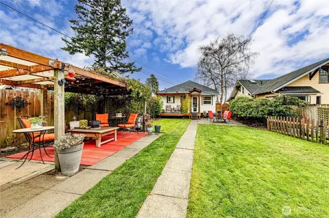 Exterior - 1116 E Marine View Dr, Everett, WA 98201 photo 4 of 14