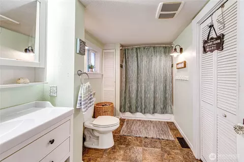 Bath - 1116 E Marine View Dr, Everett, WA 98201 photo 1 of 2