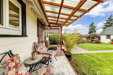 Exterior - 1116 E Marine View Dr, Everett, WA 98201 photo 6 of 14