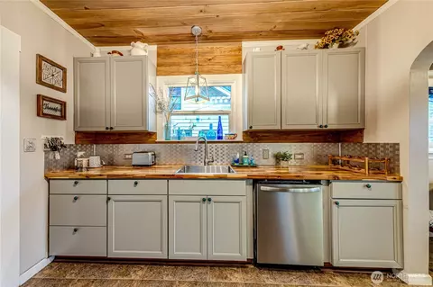 Kitchen - 1116 E Marine View Dr, Everett, WA 98201 photo 3 of 5