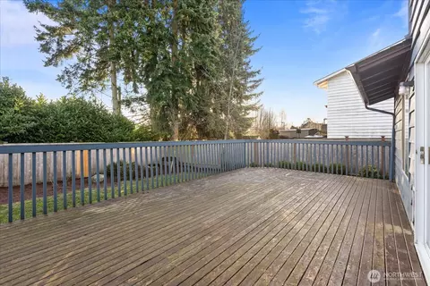 Exterior - 9323 10th Ave SE, Everett, WA 98208 photo 5 of 5