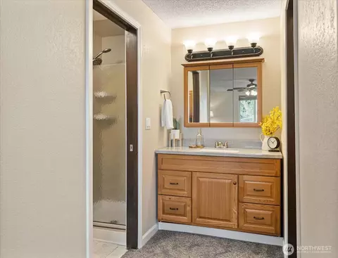 Bath - 9323 10th Ave SE, Everett, WA 98208 photo 2 of 3