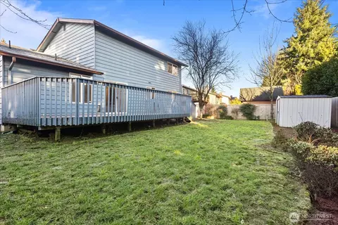 Exterior - 9323 10th Ave SE, Everett, WA 98208 photo 4 of 5
