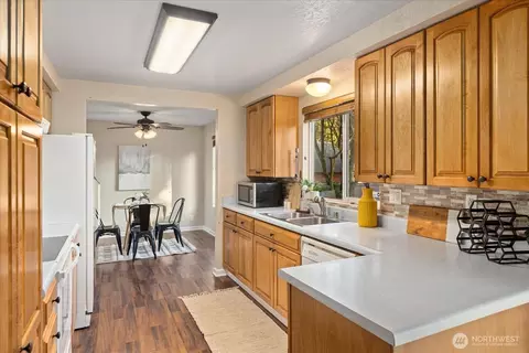 Kitchen - 9323 10th Ave SE, Everett, WA 98208 photo 1 of 2