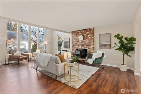 Living - 9323 10th Ave SE, Everett, WA 98208 photo 1 of 4