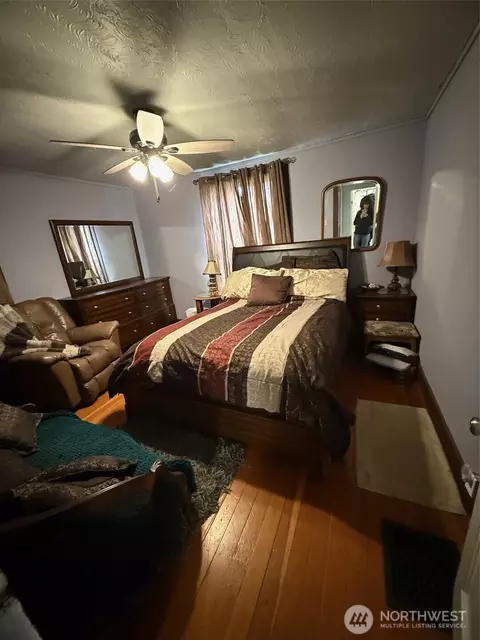 Bedroom - 321 E Oak St, Walla Walla, WA 99362 photo 6 of 9