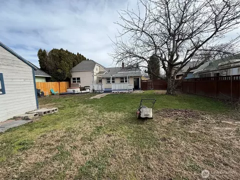 Exterior - 321 E Oak St, Walla Walla, WA 99362 photo 6 of 6