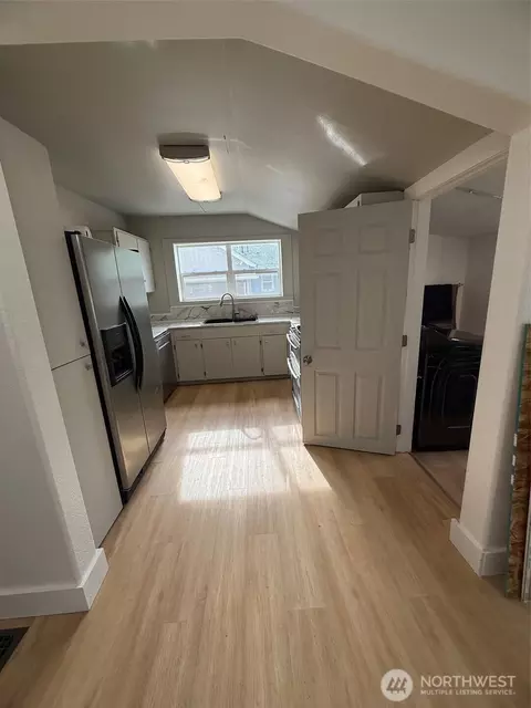 Entry Way - 321 E Oak St, Walla Walla, WA 99362 photo 4 of 6