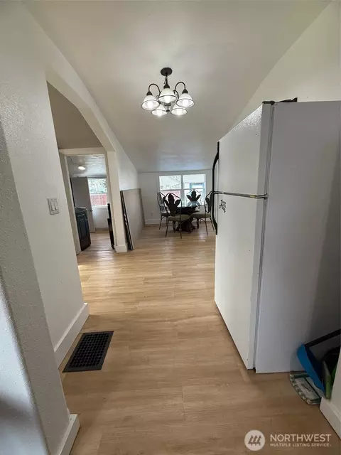 Entry Way - 321 E Oak St, Walla Walla, WA 99362 photo 3 of 6