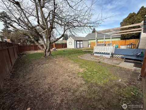 Exterior - 321 E Oak St, Walla Walla, WA 99362 photo 5 of 6