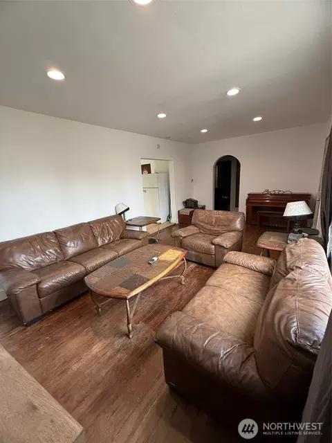 Living - 321 E Oak St, Walla Walla, WA 99362 photo 1 of 2