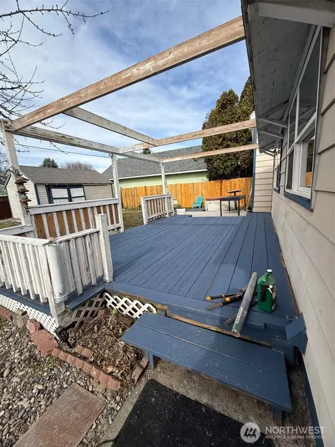 Exterior - 321 E Oak St, Walla Walla, WA 99362 photo 4 of 6