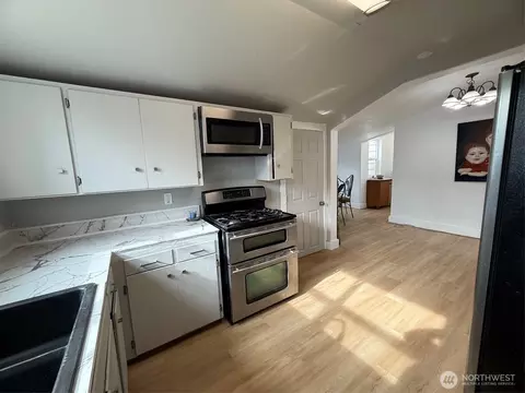 Kitchen - 321 E Oak St, Walla Walla, WA 99362 photo 1 of 3