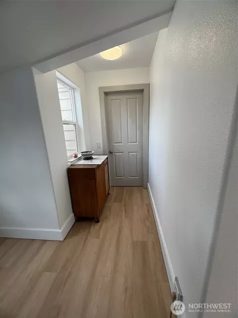 Entry Way - 321 E Oak St, Walla Walla, WA 99362 photo 6 of 6