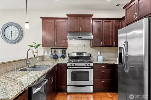 Kitchen - 12014 NE 162nd Pl, Bothell, WA 98011 photo 2 of 6