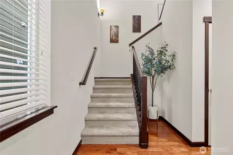Entry Way - 12014 NE 162nd Pl, Bothell, WA 98011 photo 5 of 7