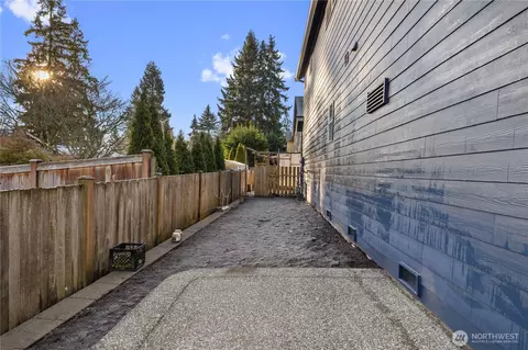 Exterior - 12014 NE 162nd Pl, Bothell, WA 98011 photo 5 of 6