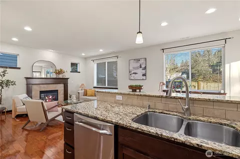 Kitchen - 12014 NE 162nd Pl, Bothell, WA 98011 photo 6 of 6