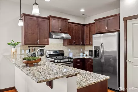 Kitchen - 12014 NE 162nd Pl, Bothell, WA 98011 photo 4 of 6