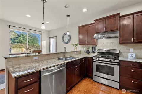 Kitchen - 12014 NE 162nd Pl, Bothell, WA 98011 photo 3 of 6