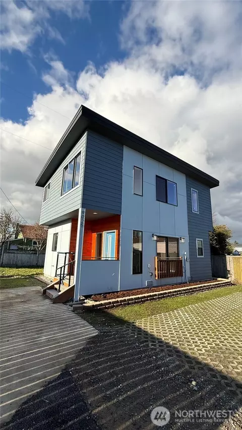 9025 38th Ave S, Seattle, WA 98118