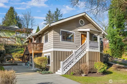 5217 5th Ave NE, Seattle, WA 98105