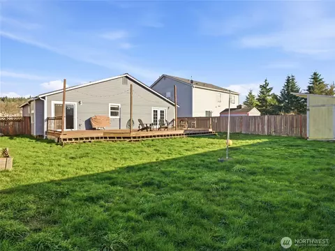 Exterior - 1015 Nunnally Ave NW, Orting, WA 98360 photo 7 of 10