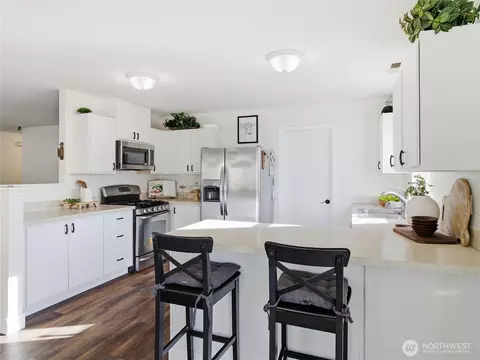 Kitchen - 1015 Nunnally Ave NW, Orting, WA 98360 photo 2 of 5