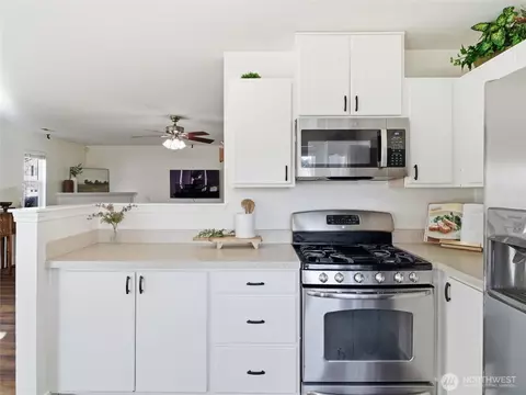 Kitchen - 1015 Nunnally Ave NW, Orting, WA 98360 photo 5 of 5