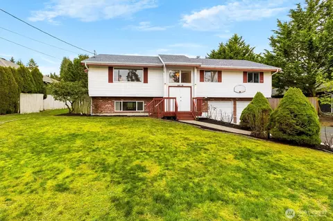9015 45th Pl W, Mukilteo, WA 98275