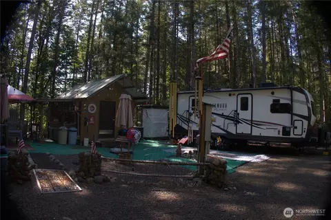 321 Lakewood Dr, Hoodsport, WA 98548
