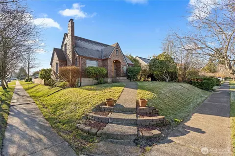 1102 S 61st St, Tacoma, WA 98408