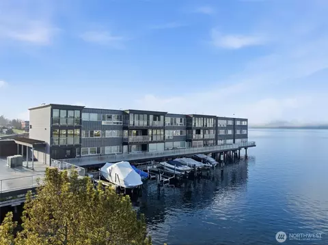 515 S Lake St #204, Kirkland, WA 98033