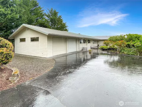 971 N Colony Surf Dr, Lilliwaup, WA 98555