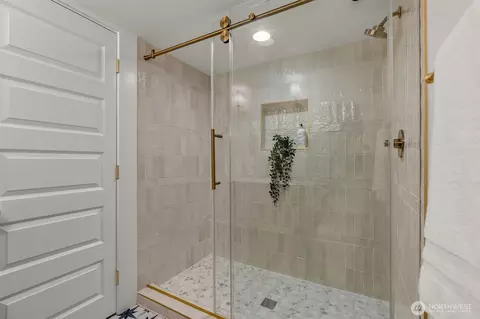 Bath - 3113 E Cherry St, Seattle, WA 98122 photo 3 of 6