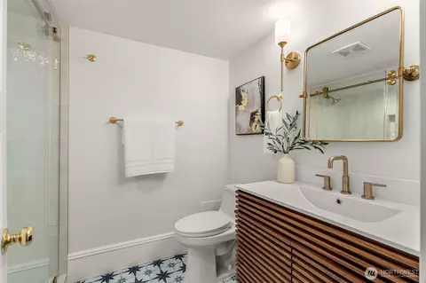 Bath - 3113 E Cherry St, Seattle, WA 98122 photo 2 of 6
