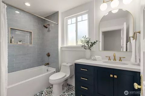 Bath - 3113 E Cherry St, Seattle, WA 98122 photo 4 of 6
