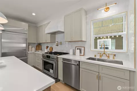 Kitchen - 3113 E Cherry St, Seattle, WA 98122 photo 2 of 4