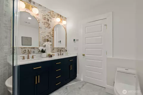 Bath - 3113 E Cherry St, Seattle, WA 98122 photo 5 of 6