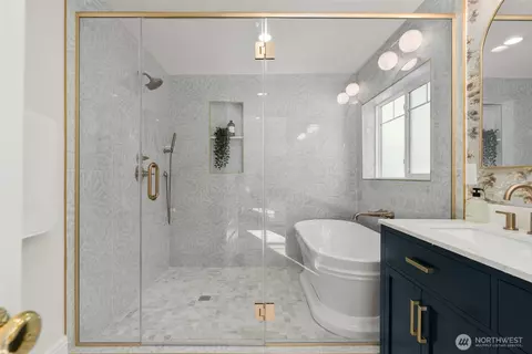 Bath - 3113 E Cherry St, Seattle, WA 98122 photo 6 of 6