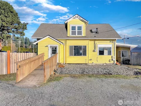 330 N Alder St, Burlington, WA 98233