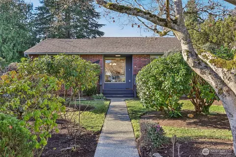 10333 Densmore Ave N, Seattle, WA 98133