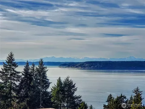 5737 Overlook Ave NE, Tacoma, WA 98422