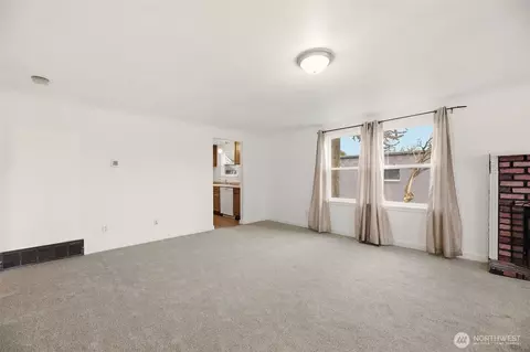 Living - 3013 19th St, Everett, WA 98201 photo 2 of 8