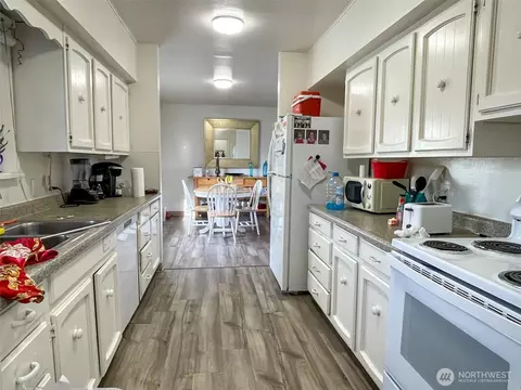 Kitchen - 3502 Norton Ave, Everett, WA 98201 photo 5 of 5