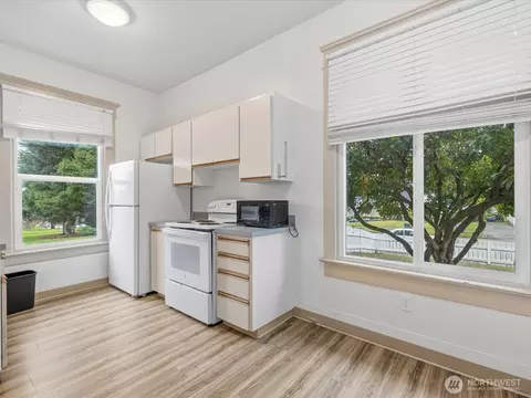 Kitchen - 3502 Norton Ave, Everett, WA 98201 photo 3 of 5