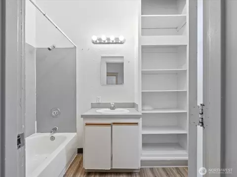 Bath - 3502 Norton Ave, Everett, WA 98201 photo 3 of 4