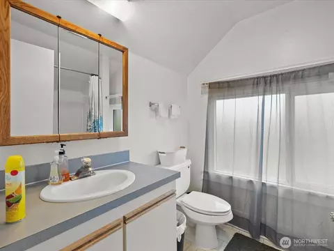 Bath - 3502 Norton Ave, Everett, WA 98201 photo 4 of 4